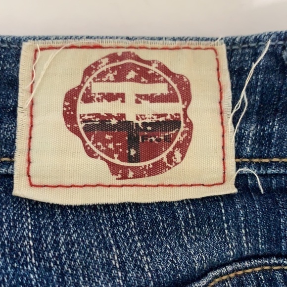 T5 Stretch Blue Denim Distressed Cut Off Shorts Cuffed Hem Sz 7 Juniors - Picture 3 of 9